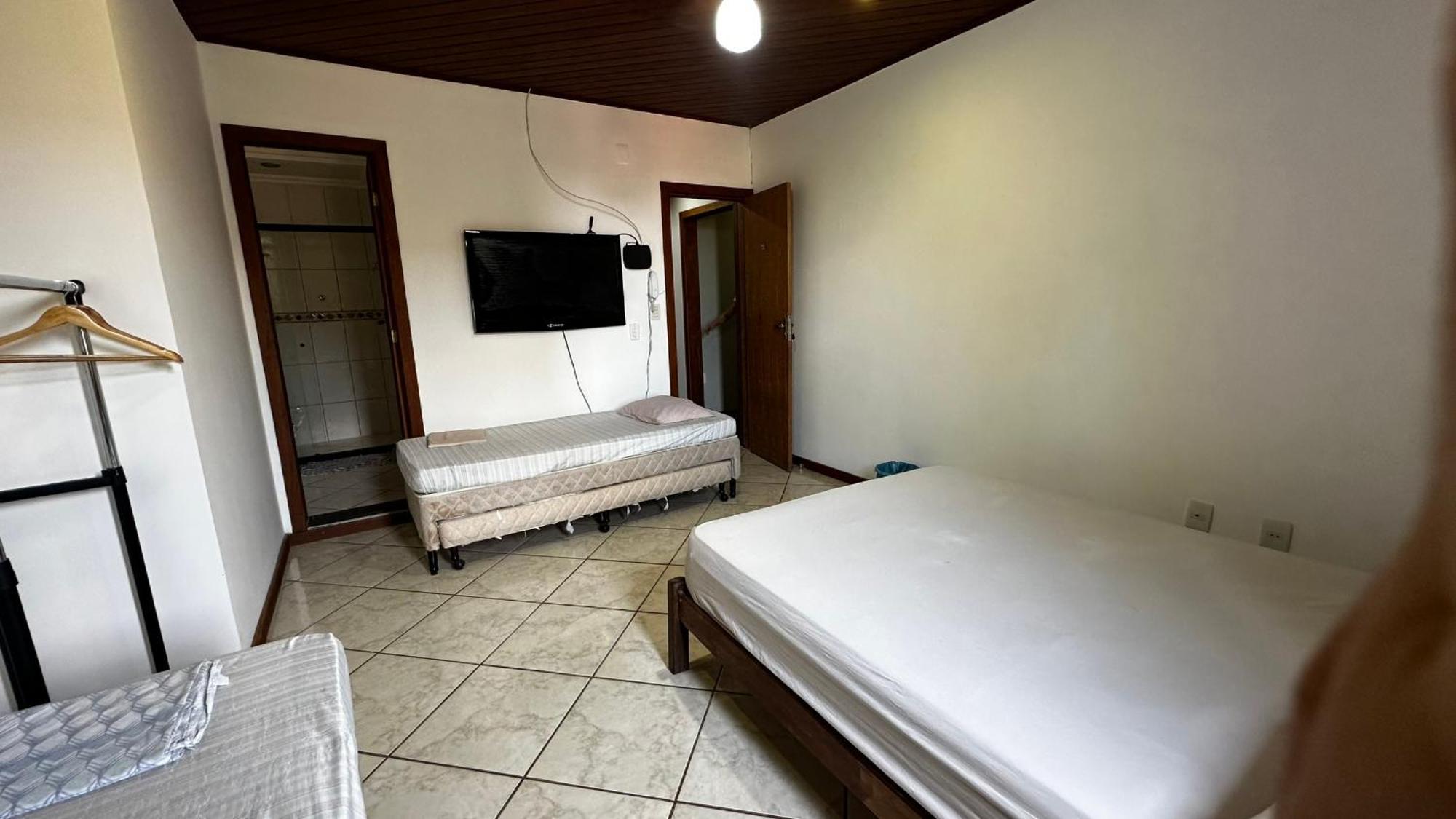 Regi House Hostel Vitoria Exterior photo